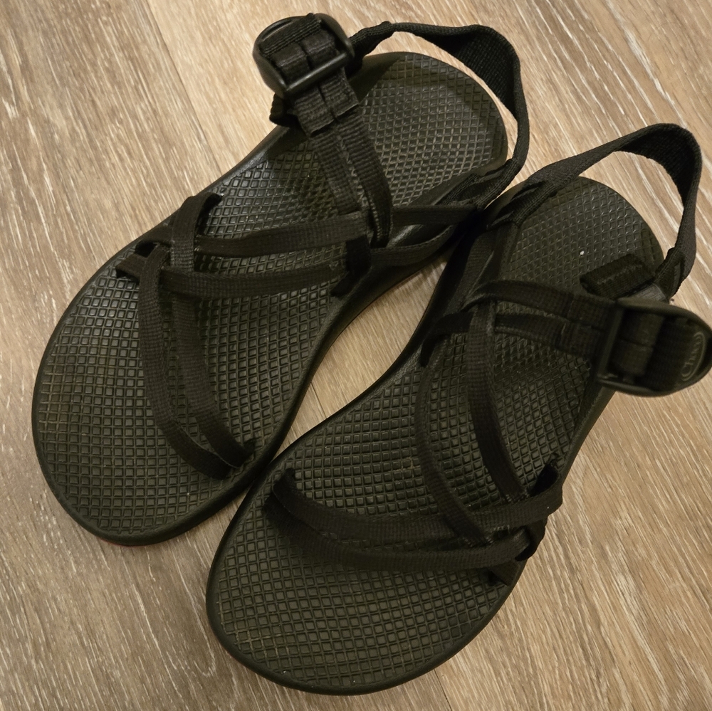 Chaco ZX Classic Black Strappy Sandals Size 7